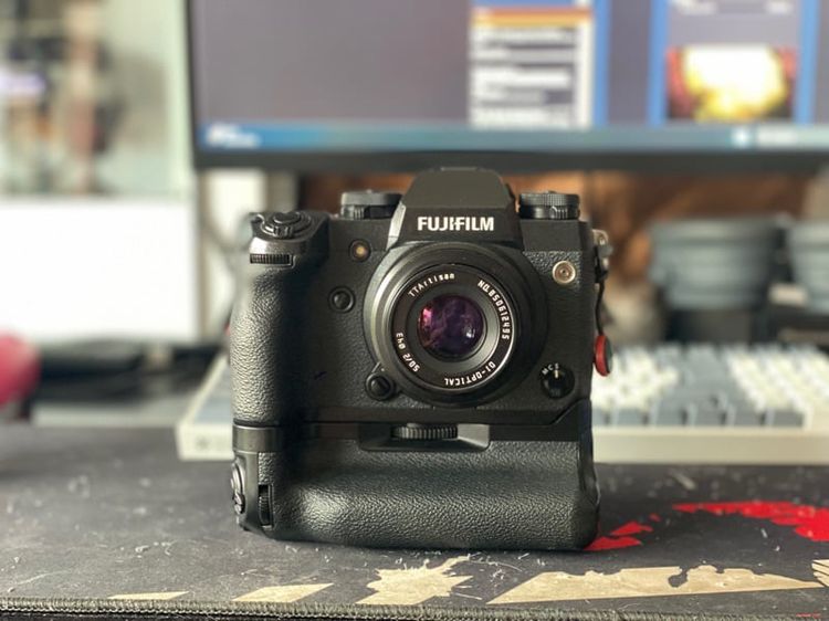 Fujifilm กล้องมิลเลอร์เลส fuji xh1พร้อมgripแท้ มีตำหนิ