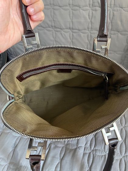 sale 💯กระเป๋า Fendi zucca handbag 💯 รูปที่ 8