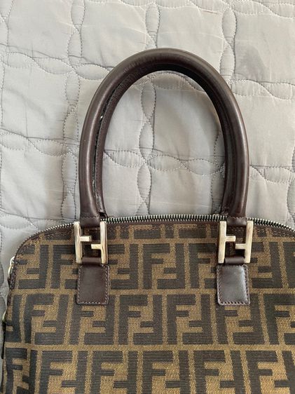 กระเป๋า Fendi zucca handbag 💯 รูปที่ 2