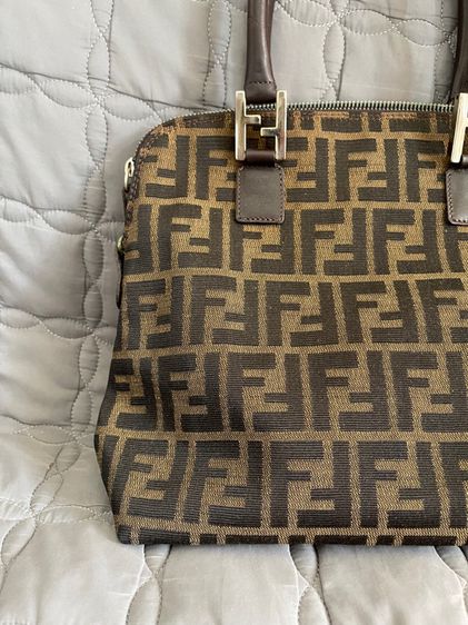 กระเป๋า Fendi zucca handbag 💯 รูปที่ 3