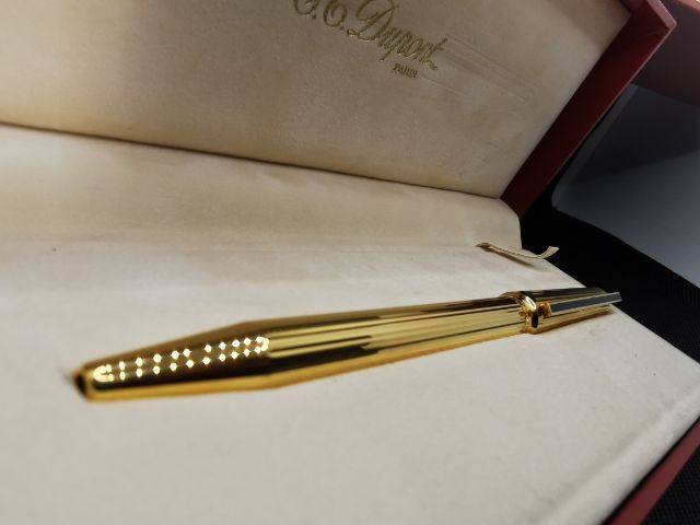 ขายปากกาS.T.DUPONTลูกลื่นสีทอง ครบกล่อง ใหม่เก่าเก็บ 27ปียังเขียนได้สุดยอด รูปที่ 8