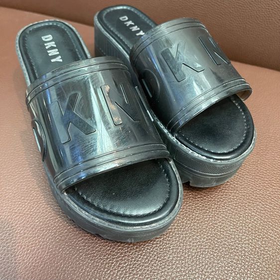 DKNY รองเท้ามือสองของแท้ รูปที่ 12