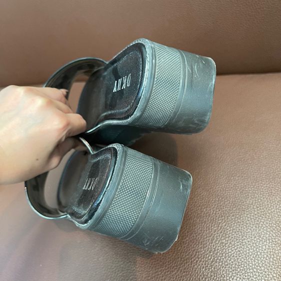 DKNY รองเท้ามือสองของแท้ รูปที่ 9