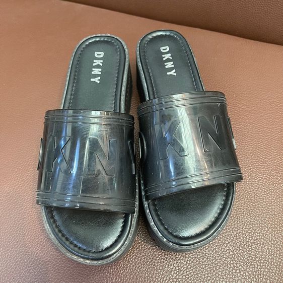 DKNY รองเท้ามือสองของแท้ รูปที่ 13