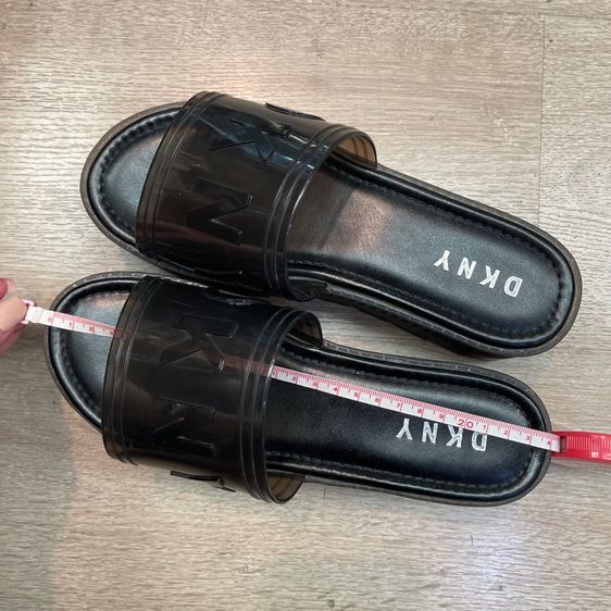 DKNY รองเท้ามือสองของแท้ รูปที่ 2