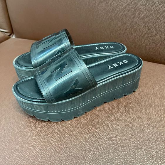 DKNY รองเท้ามือสองของแท้ รูปที่ 11