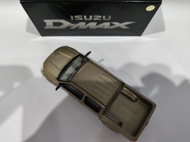 โมเดลรถกระบะ Isuzu D-Max 1:43 งานศูนย์ (สีทอง) รูปที่ 5