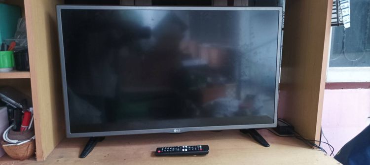 ถูกมากๆ LG led digital tv 32"   รุ่น 32LF510D  ดูดิจิตอลทีวีได้เลยไม่ต้องต่อกล่อง ภาพชัดเสียงดี รีโมทครบ ขายเพียง 1890 บาท 