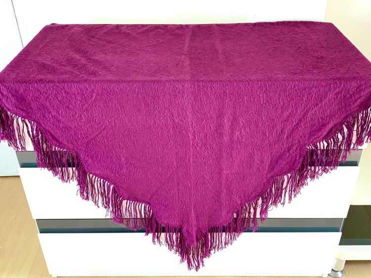 ผ้าปูโต๊ะ ชั้นวางของ ทรงสามเหลี่ยม (ผืนใหญ่มาก) สีม่วงชายริ้ว ยี่ห้อ AKPACA CAMARGO (Made in Peru) (สภาพใหม่)
