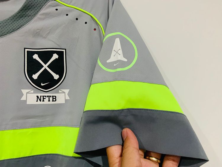 เสื้อฟุตบอล NFTB แท้ 💯 size S ขนาด อก 21 ยาว 27 นิ้ว สภาพใหม่มาก มีกระเป๋าข้างตัว ดีเทลสวย เนื้อผ้าดีมาก หายากน่าสะสมครับ รูปที่ 8