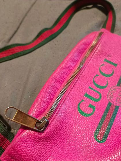 Gucci print small belt bag รูปที่ 8
