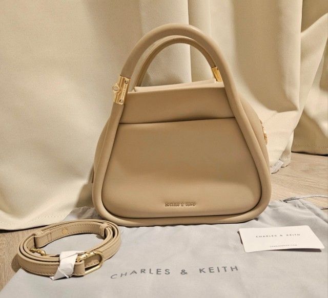 CHARLES AND KEITH ขายจ้าาา 
