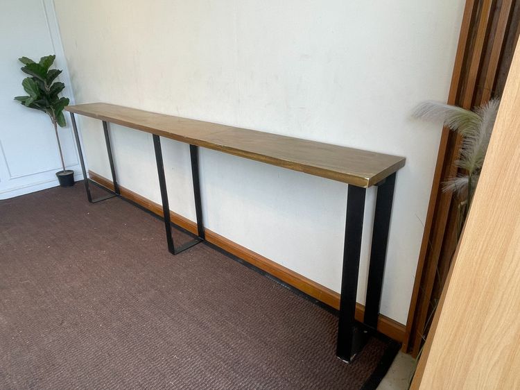 โต๊ะบาร์ยาว ท็อปไม้จริง  ติดผนัง โครงขามีรูสำหรับยึดติดพื้น โครงขาเหล็กสีดำ  รูปที่ 2