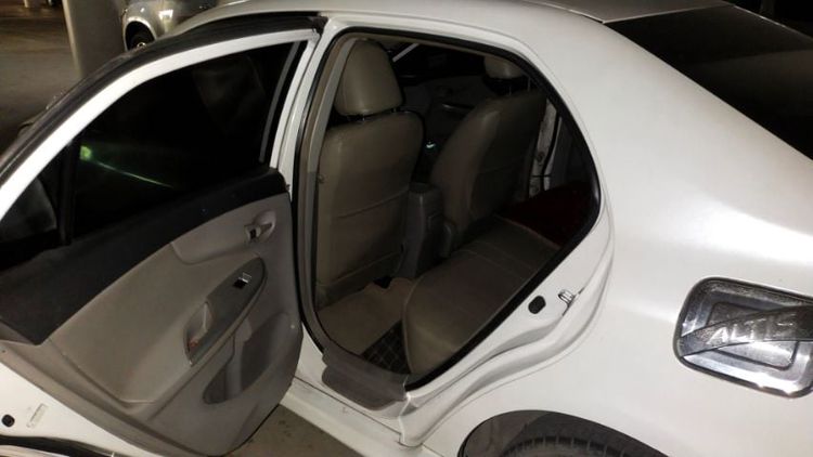 รถ Toyota Altis 1.6 E สี ขาว