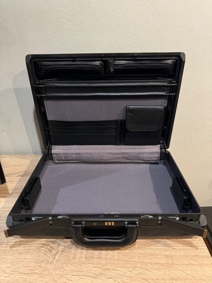 กระเป๋า Samsonite Quantum Classic Executive Black Attache Briefcase Vintage ของใหม่ Made in USA 🇺🇸 ซื้อมาประมาณ 20000บาท รูปที่ 4
