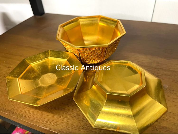 ถ้วยน้ำชา แปดเหลี่ยม กะไหล่ทอง ลายของมงคลแปดอย่าง รูปที่ 13