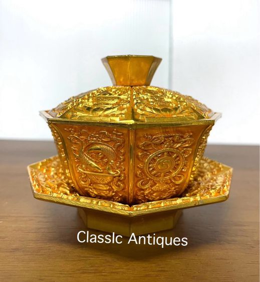 ถ้วยน้ำชา แปดเหลี่ยม กะไหล่ทอง ลายของมงคลแปดอย่าง รูปที่ 2