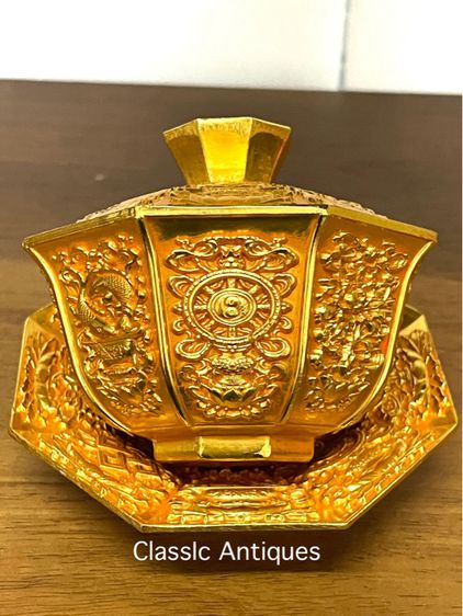 ถ้วยน้ำชา แปดเหลี่ยม กะไหล่ทอง ลายของมงคลแปดอย่าง รูปที่ 11