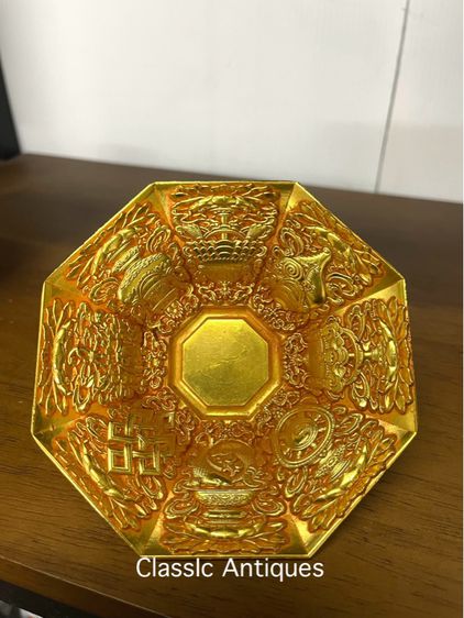 ถ้วยน้ำชา แปดเหลี่ยม กะไหล่ทอง ลายของมงคลแปดอย่าง รูปที่ 16