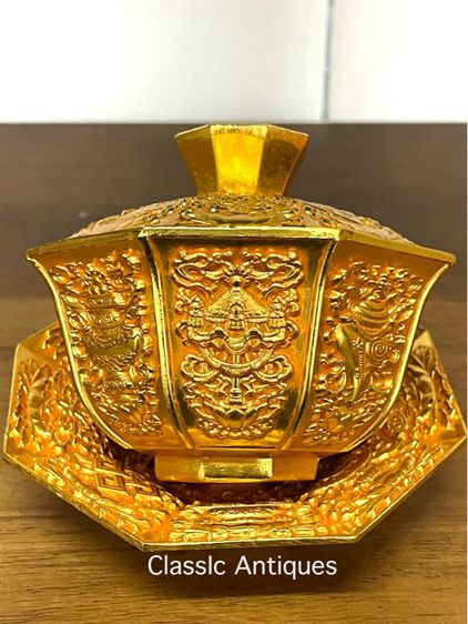 ถ้วยน้ำชา แปดเหลี่ยม กะไหล่ทอง ลายของมงคลแปดอย่าง รูปที่ 5