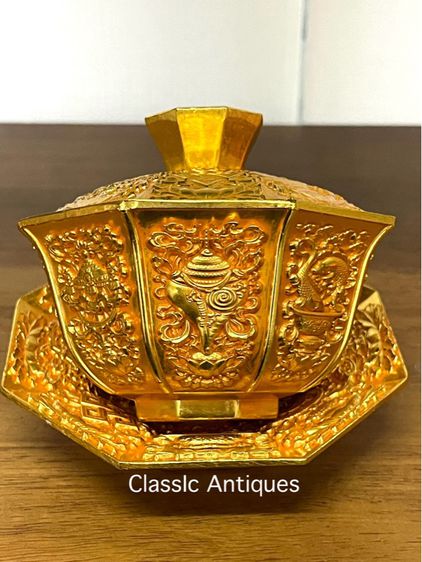 ถ้วยน้ำชา แปดเหลี่ยม กะไหล่ทอง ลายของมงคลแปดอย่าง รูปที่ 4