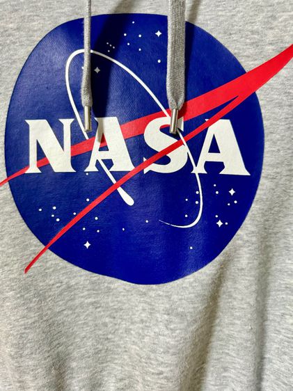 เสื้อมีฮู้ด HM X NASA ของแท้ ทรงครอป สกรีนสวย ดีเทลเรียบแต่ดูดีมากซื้อมือหนึ่ง ใหม่จากshop สีเทา ทรงสวย จับแมทง่าย ใส่ได้ทุกโอกาส สภาพดีมาก รูปที่ 3
