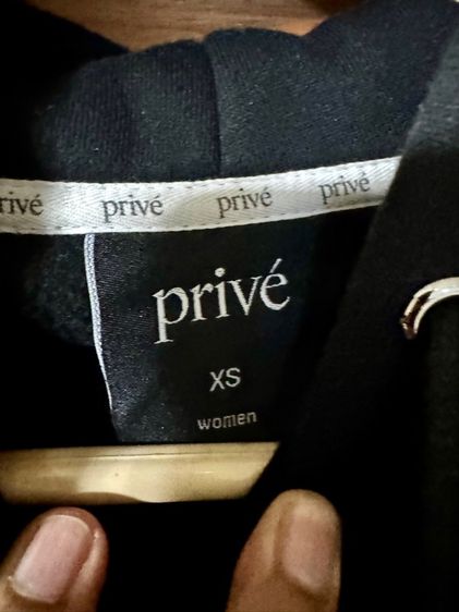 เสื้อฮู้ด แบรนด์ Privé ที่มีหนุ่มพยอน แบคฮยอน Byun Baekhyun จากวง EXO เป็นผู้ร่วมออกแบบ จนเกิดเป็น Privé by BBH ขึ้นมา ของแท้  สีดำ รูปที่ 3