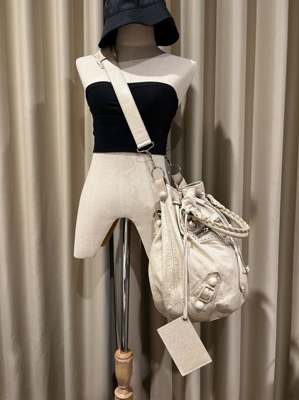 กระเป๋า Balenciaga Pompon Bag มือสอง ของแท้ รูปที่ 2