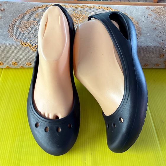 รองเท้าแตะแบบมีหูและแบบสวม อื่นๆ UK 6 | EU 39 1/3 | US 7.5 ดำ Crocs 🐊W.8 เบอร์.39