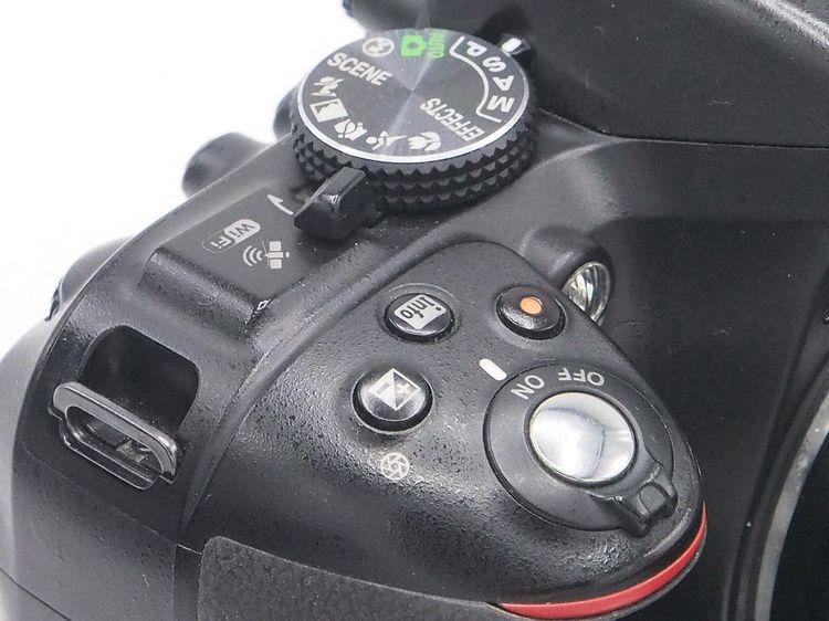 กล้อง DSLR ไม่กันน้ำ ขายกล้อง D-SLR NIKON D 5200 กล้อง 24 ล้านพิกเซลถอดเปลี่ยน เลนส์ได้หลากหลาย กล้องรุ่นนี้จอ LCD ด้านหลังกล้อง กางหมุนออกมาได้ ทำให้ถ่ายภาพในมุ