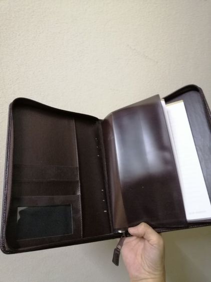ไดอารี่​ปกหนังอย่างดี Krungsri​ Exclusive​ Banking​ ดูดีมีระดับ​ มีซิปรูด​ พร้อมที่ใส่นามบัตร​ บรรจุในกล่องอย่างดี รูปที่ 6