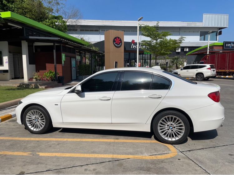 BMW Series 3 2015 320i Sedan เบนซิน ไม่ติดแก๊ส เกียร์อัตโนมัติ ขาว รูปที่ 3
