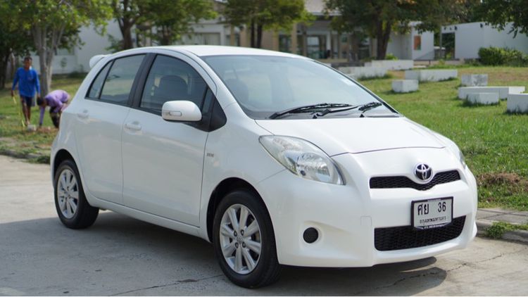 Toyota Yaris 2013 1.5 E Sedan เบนซิน ไม่ติดแก๊ส เกียร์อัตโนมัติ ขาว