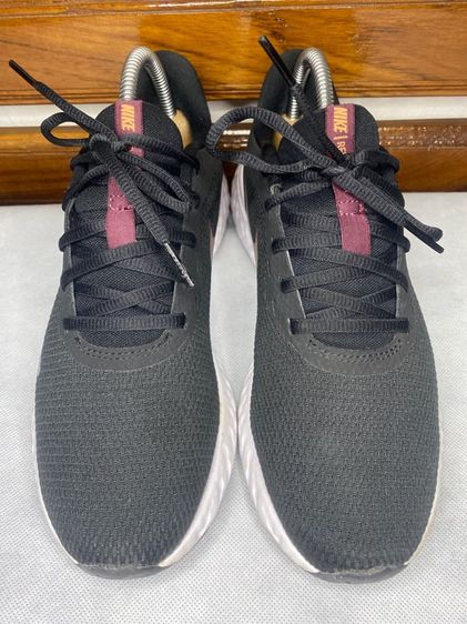 รองเท้าวิ่งหญิง  ยี่ห้อ Nike Revolution5 รูปที่ 1