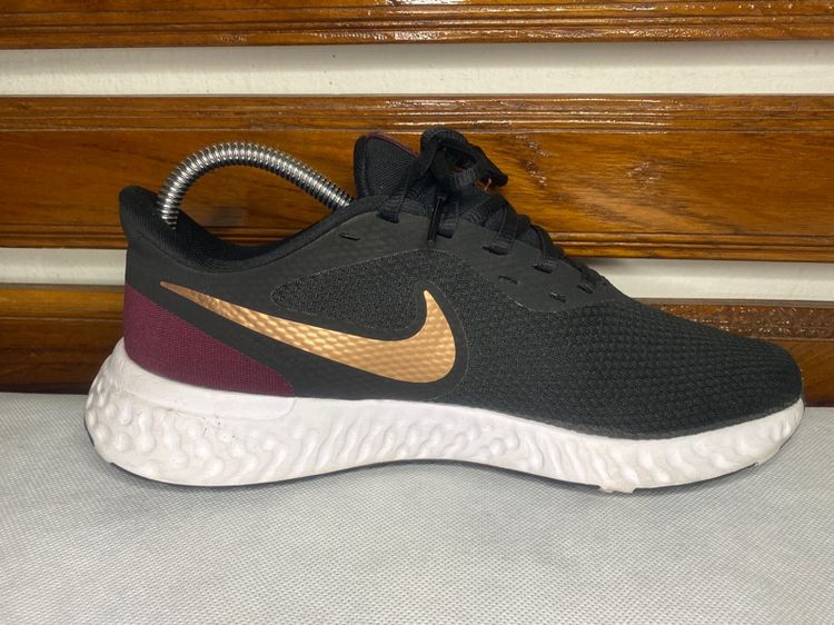 รองเท้าวิ่งหญิง  ยี่ห้อ Nike Revolution5 รูปที่ 6