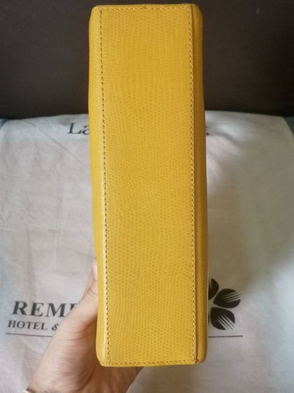 กระเป๋า​แบรนด์​ฝรั่งเศส​สีเหลืองสด รูปที่ 9