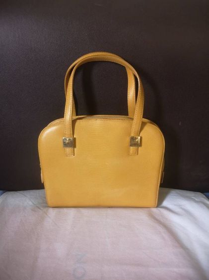กระเป๋า​แบรนด์​ฝรั่งเศส​สีเหลืองสด