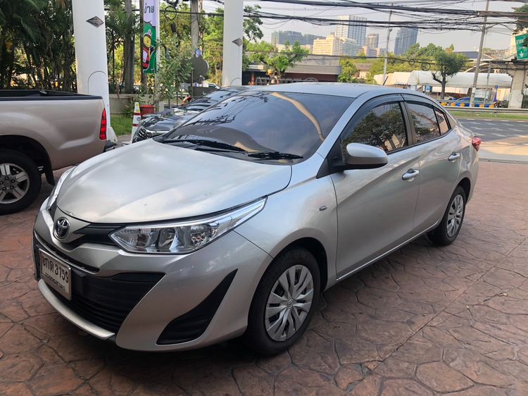Toyota Yaris ATIV 2019 1.2 Entry Sedan เบนซิน ไม่ติดแก๊ส เกียร์อัตโนมัติ บรอนซ์เงิน รูปที่ 2