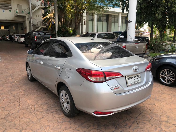 Toyota Yaris ATIV 2019 1.2 Entry Sedan เบนซิน ไม่ติดแก๊ส เกียร์อัตโนมัติ บรอนซ์เงิน รูปที่ 4