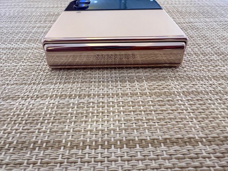 Samsung Z Flip5สีทอง256gb รูปที่ 2