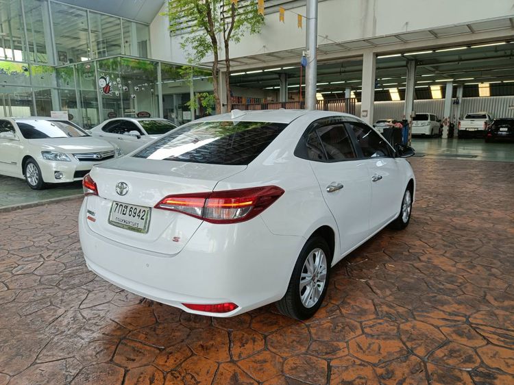 Toyota Yaris ATIV 2018 1.2 S Sedan เบนซิน ไม่ติดแก๊ส เกียร์อัตโนมัติ ขาว รูปที่ 4
