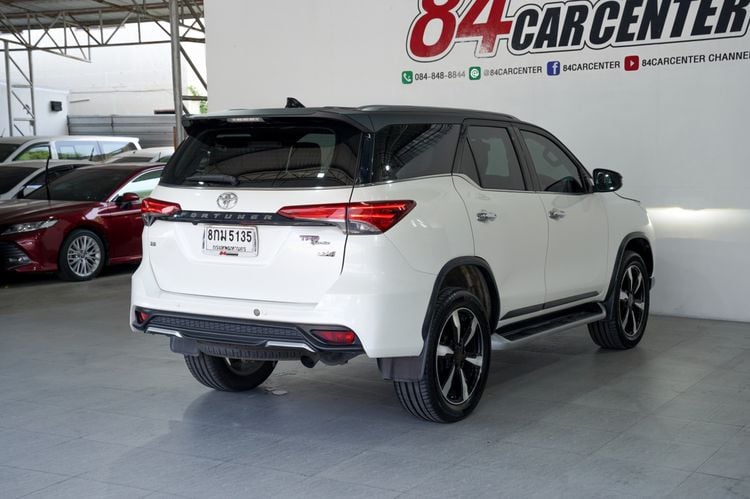Toyota Fortuner 2019 2.8 TRD Sportivo Utility-car ดีเซล ไม่ติดแก๊ส เกียร์อัตโนมัติ ขาว รูปที่ 2