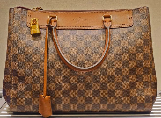 กระเป๋าสะพายหลุยซ์ Louis Vuitton รุ่น Greenwich Damier สภาพใหม่เอี่ยม รูปที่ 2