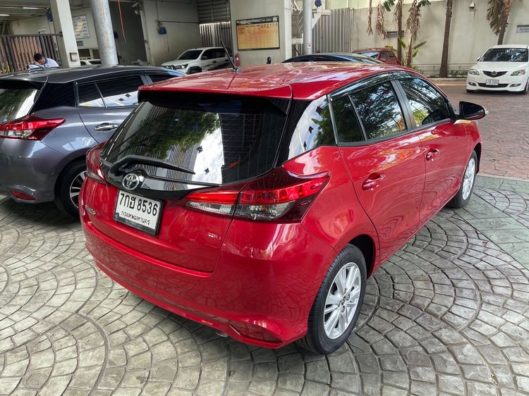 Toyota Yaris 2018 1.2 E Sedan เบนซิน ไม่ติดแก๊ส เกียร์อัตโนมัติ แดง รูปที่ 4