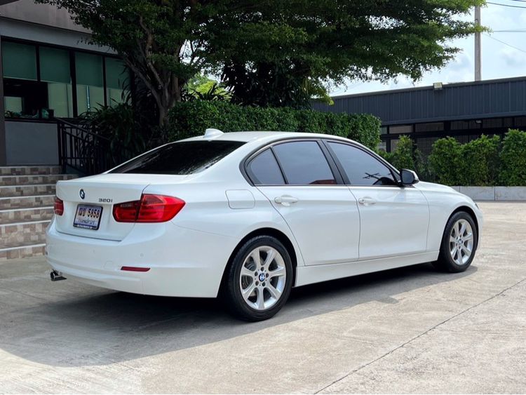 BMW Series 3 2014 320i Sedan เบนซิน ไม่ติดแก๊ส เกียร์อัตโนมัติ ขาว รูปที่ 3