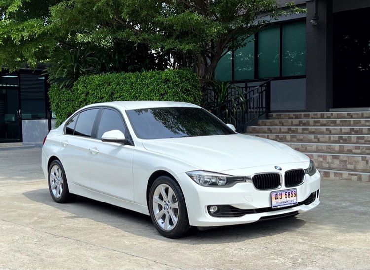 BMW Series 3 2014 320i Sedan เบนซิน ไม่ติดแก๊ส เกียร์อัตโนมัติ ขาว