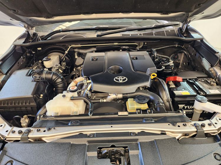 Toyota Fortuner 2016 2.8 V Utility-car ดีเซล เกียร์อัตโนมัติ บรอนซ์เงิน รูปที่ 3