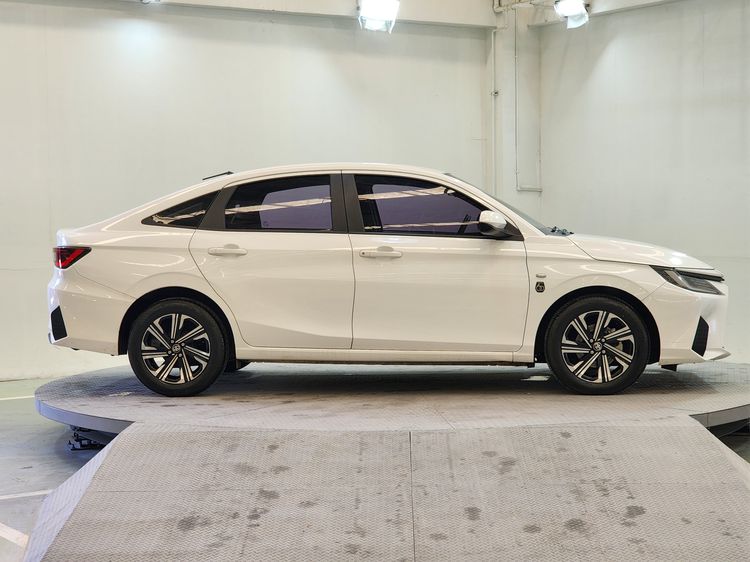Toyota Yaris ATIV 2022 1.2 Sport Sedan เบนซิน เกียร์อัตโนมัติ ขาว รูปที่ 4