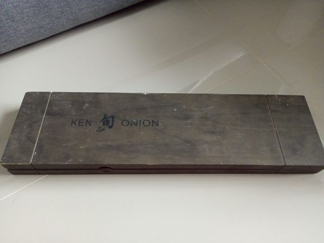 มีดเชฟ แบรนด์ Ken onion จากประเทศญี่ปุ่น ตัวมีดทำจากเหล็กกล้าคาร์บอน ความยาว จากหัว-ด้าม 13 นิ้ว รูปที่ 5