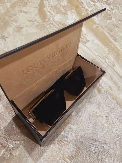 Louis Vuitton 1.1 Millionaires Sunglasses ของแท้ สภาพดี นัดดูของก่อนซื้อได้ รูปที่ 2